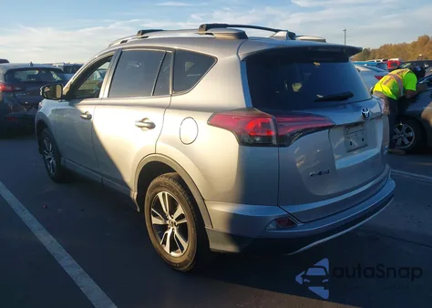 2016 Toyota Rav4 Xle z USA, uszkodzony, nr VIN 2T3RFREV1GW440975